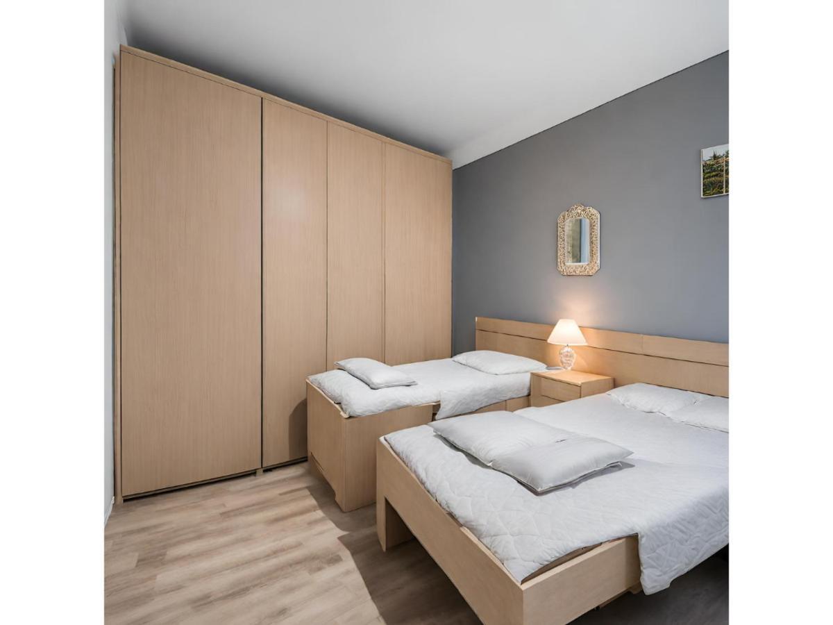 Monteurhaus Mit Mehreren Apartment
